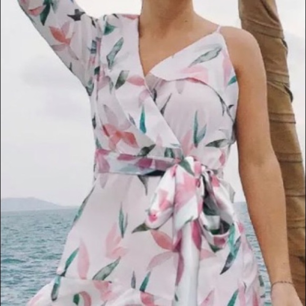 Beautiful floral print short dress